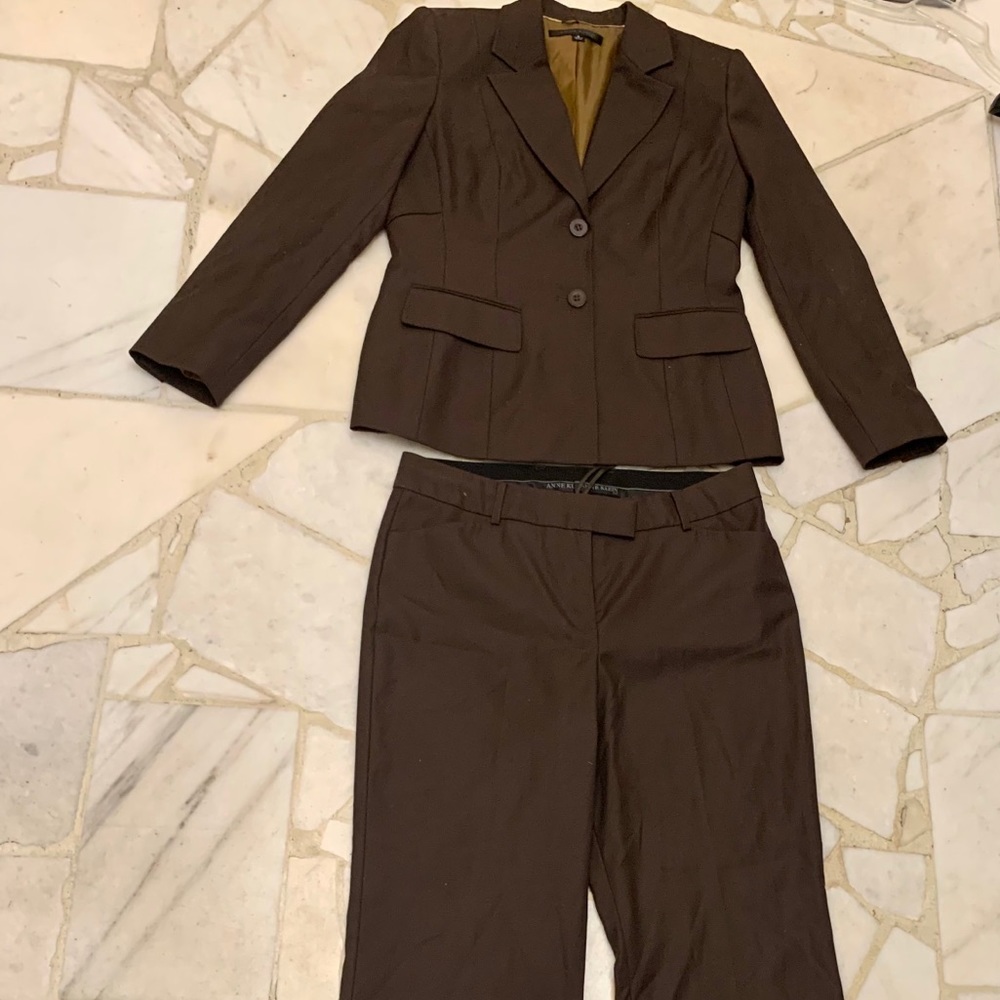 ANNE KLEIN suit. Worn ONCE. Size 8.
